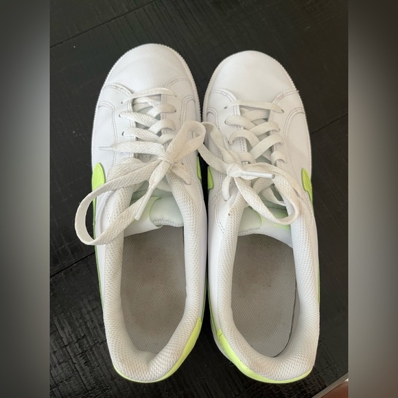 Like New Nike Court Royale White Barely Volt Neon‎ Yellow Green Swoosh Size 9.5 - Picture 7 of 8